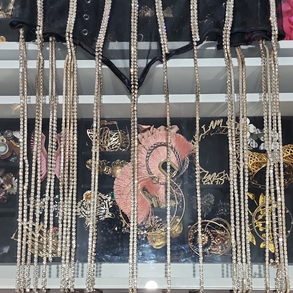 Black and Gold Dainty Chain Necklaces - Picture 4 of 6